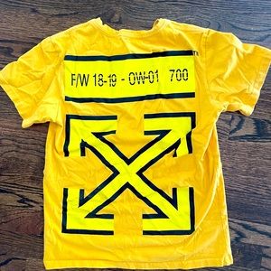 Off-White T-Shirt small